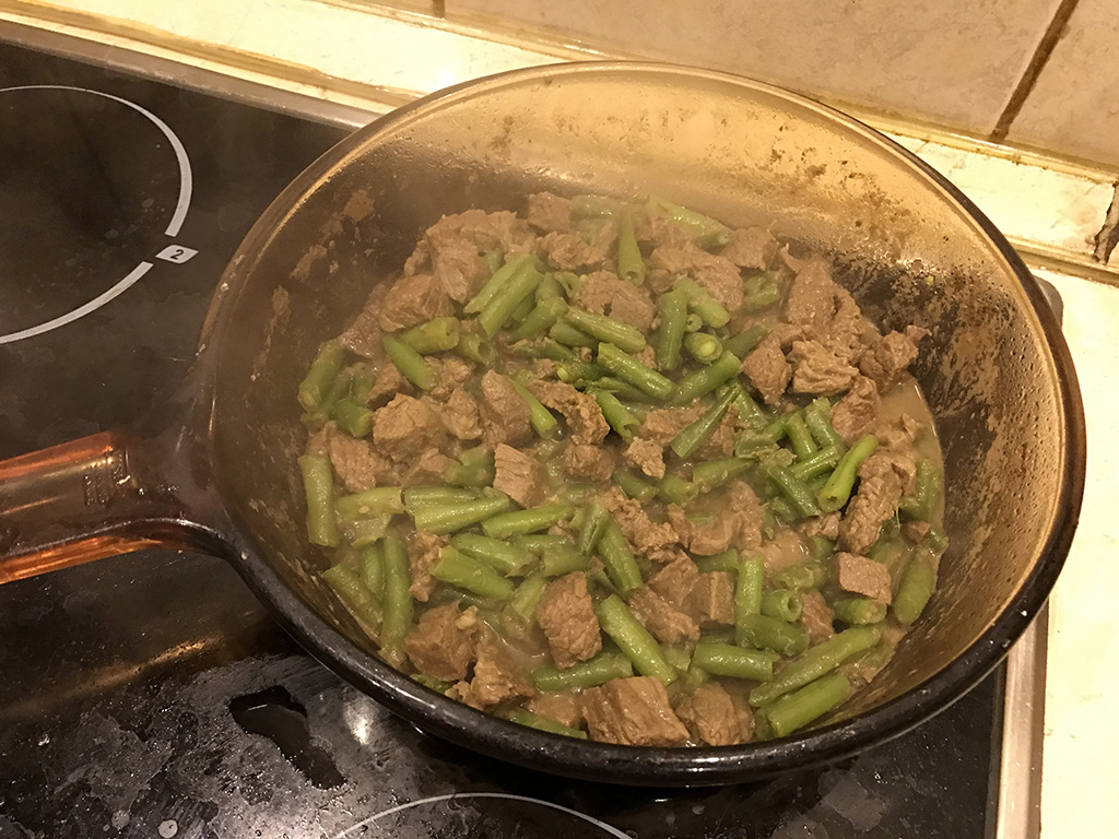 Beef stew with green beans